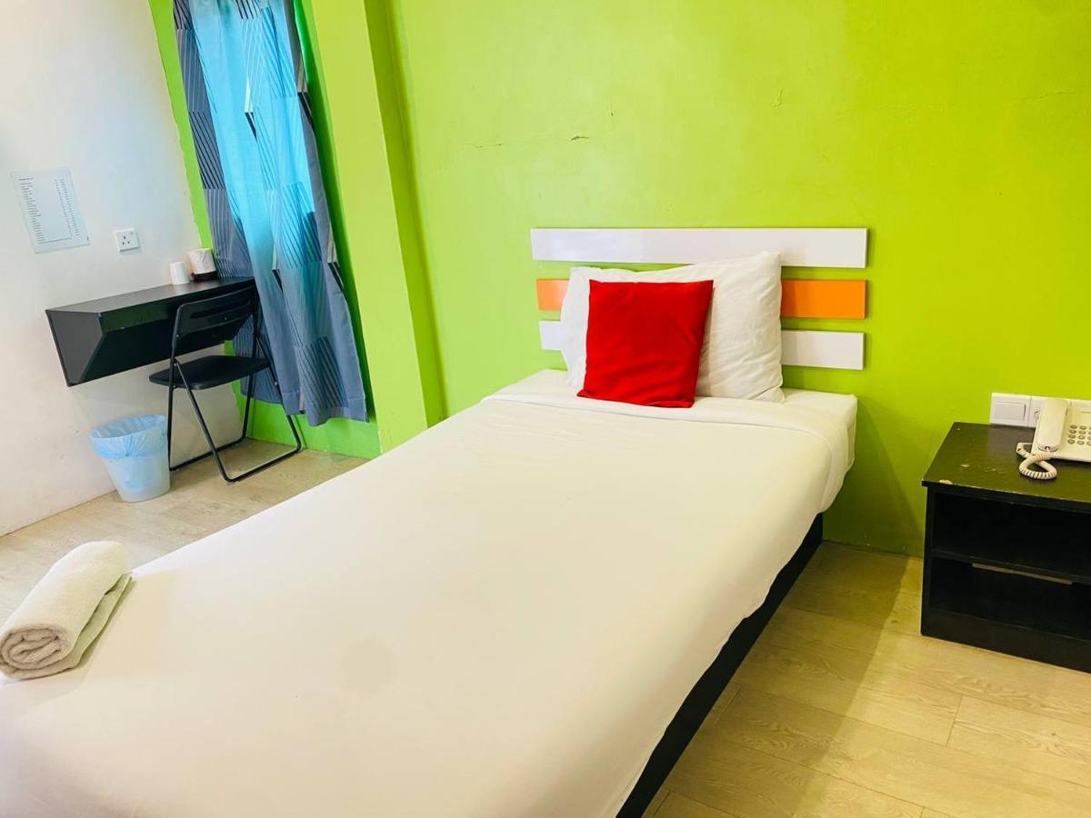 Orange Hotel Segamat Buitenkant foto