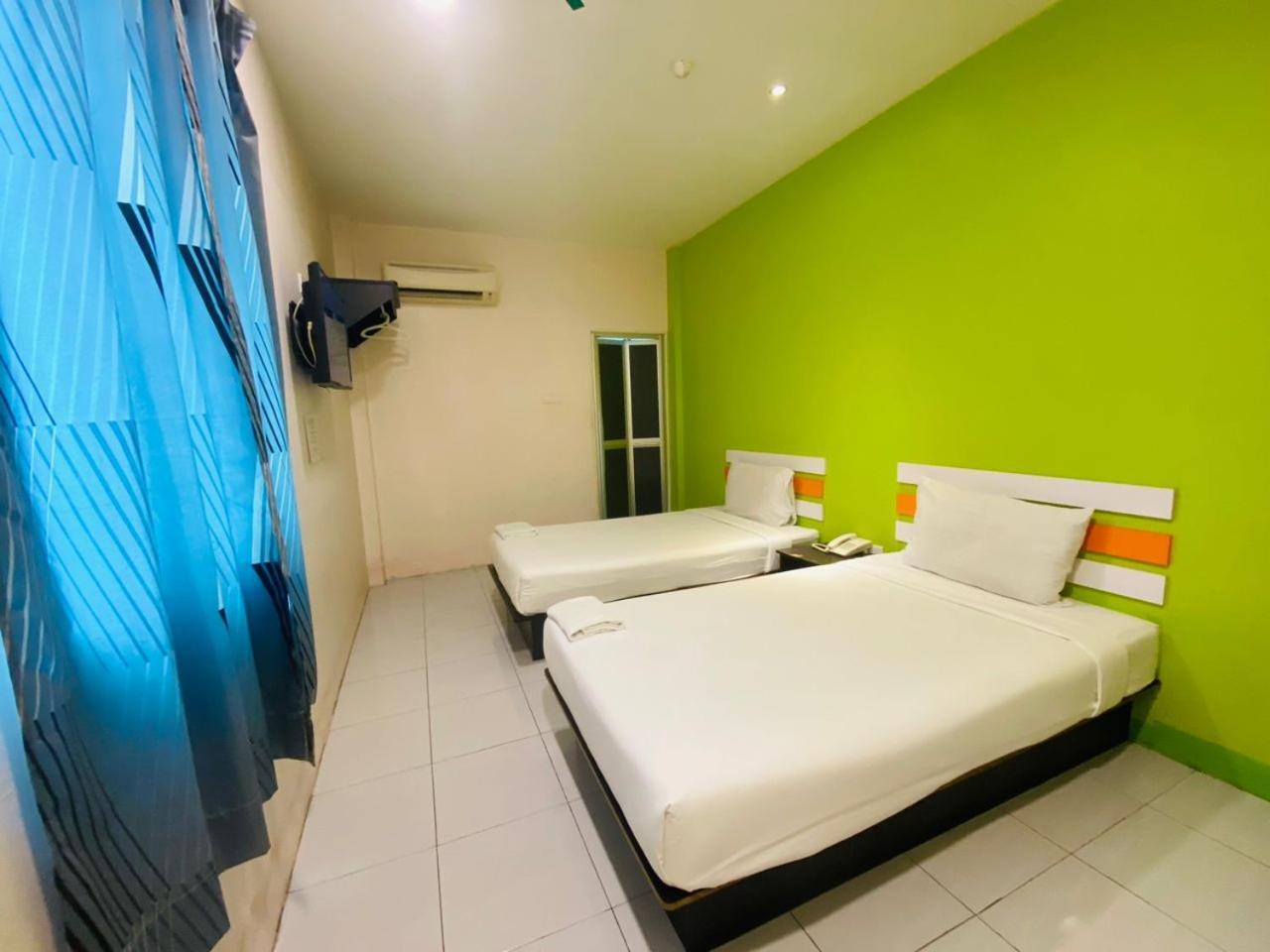 Orange Hotel Segamat Buitenkant foto